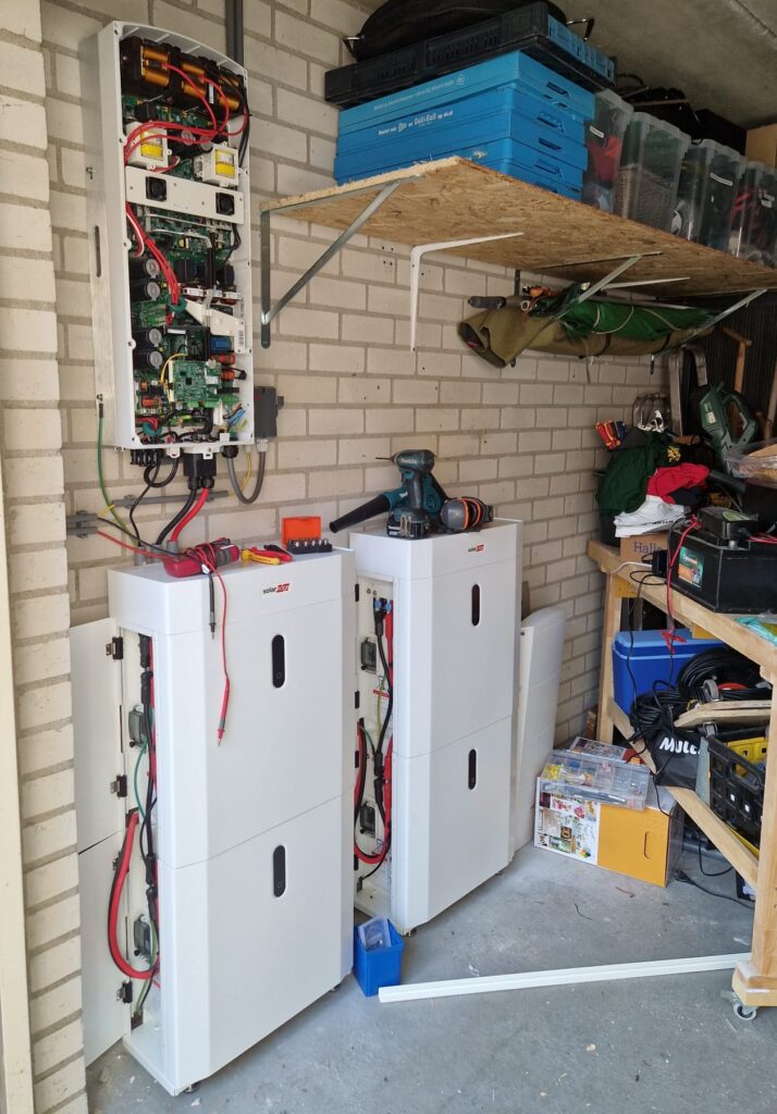 Batterij geïnstalleerd in het huis